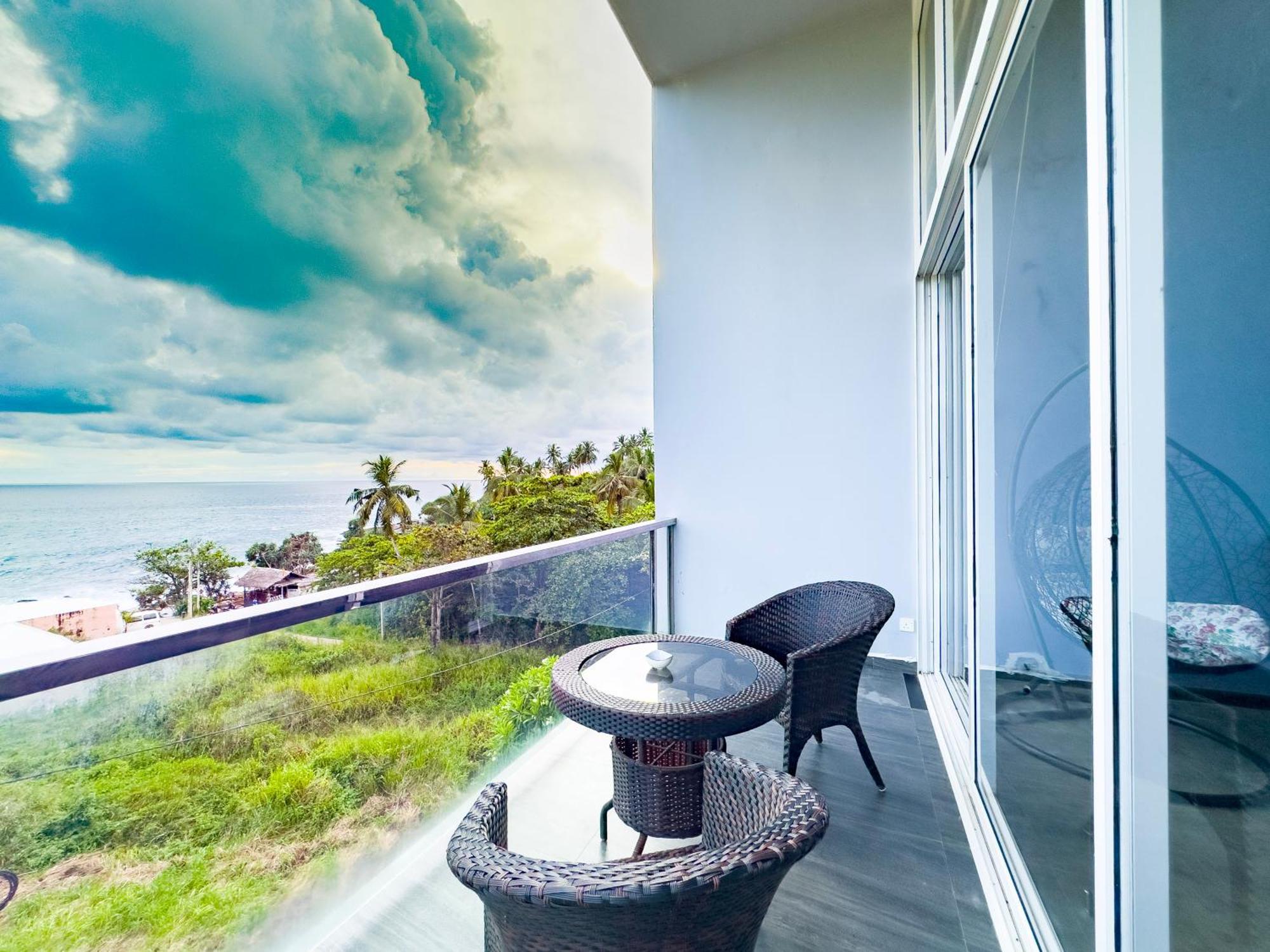 Mazarine Surf Suites Hiriketiya Dikwella Exterior foto